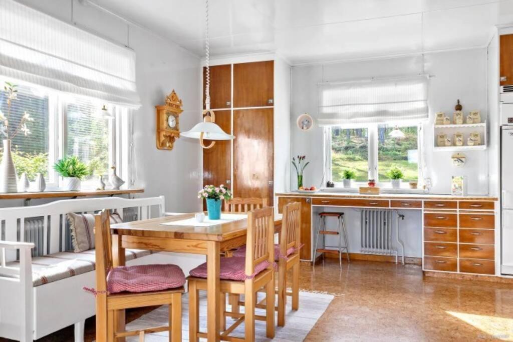Cozy Home With Lake View-Free Wifi - Free Sauna 오버칼릭스 외부 사진